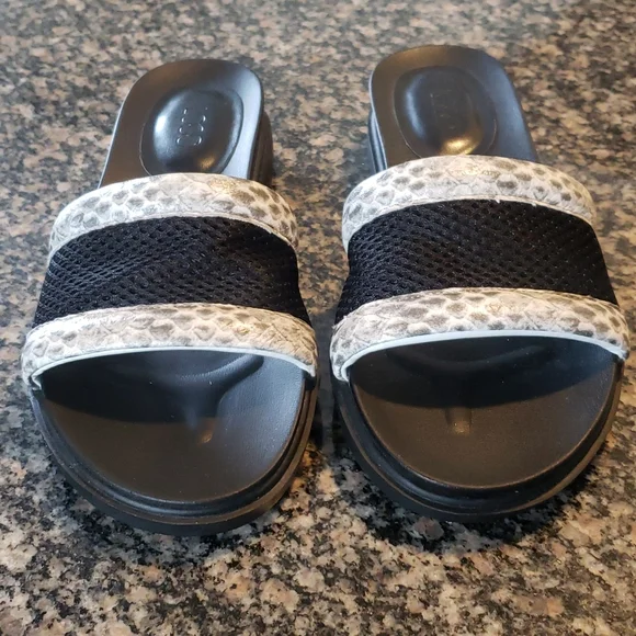 LOGO by Lori Goldstein - Picture 6 of 7